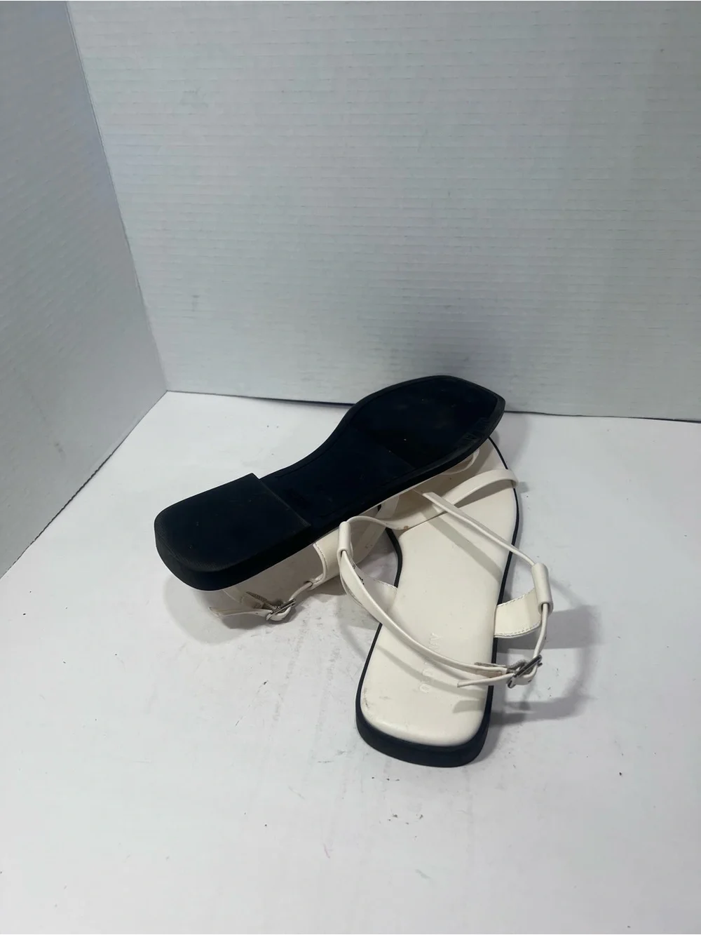 Old Navy White Strappy Toe-Ring Flat Sandals